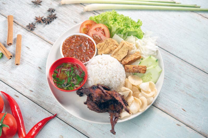 Kukus lemak Nasi с мясом триперсток стоковое изображение